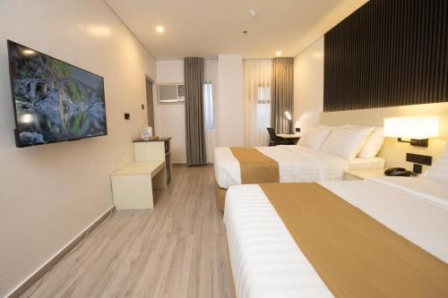 Hamersons Hotel CDO Room Type - Deluxe Queen Room with Two Queen Beds
