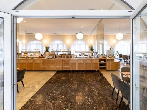 餐廳, 科爾奇拉酒店 (Hotel Korkyra) in 韋拉盧卡