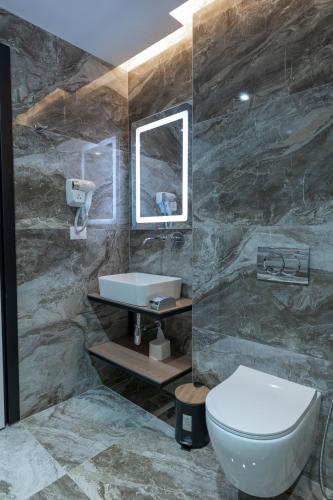 Superior Triple Room image 10