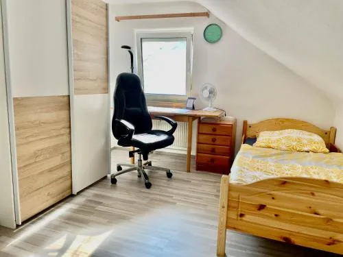 1 WG Zimmer (Apartment) im Dachgeschoss in 70839 Gerlingen in Gerlingen, Deutschland