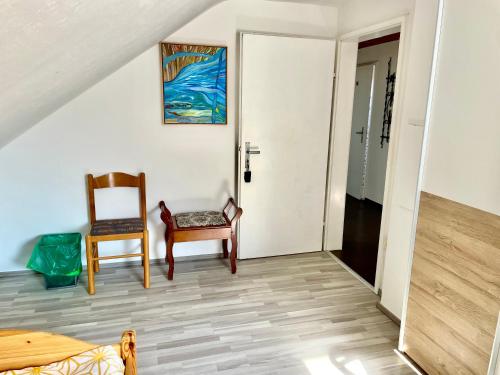 1 WG Zimmer (Apartment) im Dachgeschoss in 70839 Gerlingen in Gerlingen, Deutschland