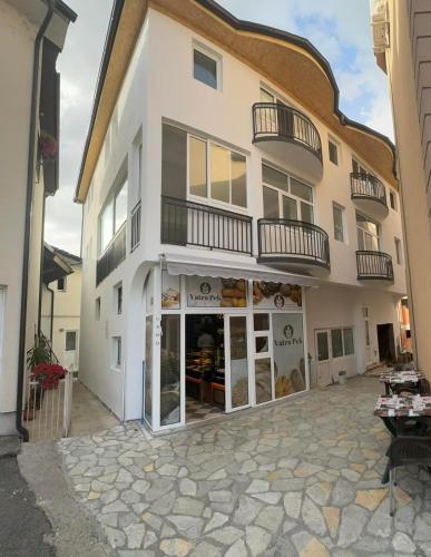 RiO Apartmani, Plav