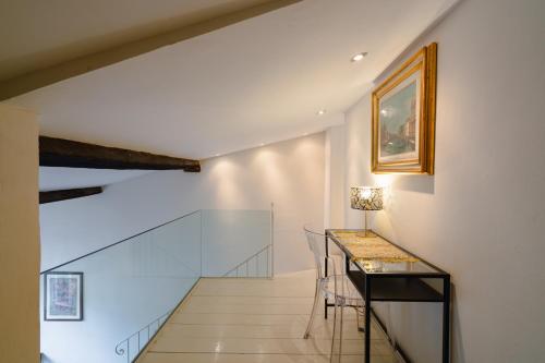One-Bedroom Apartment image 9
