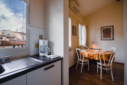 One-Bedroom Apartment image 5