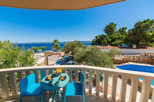 One-Bedroom Apartment with Sea View and Balcony image 5