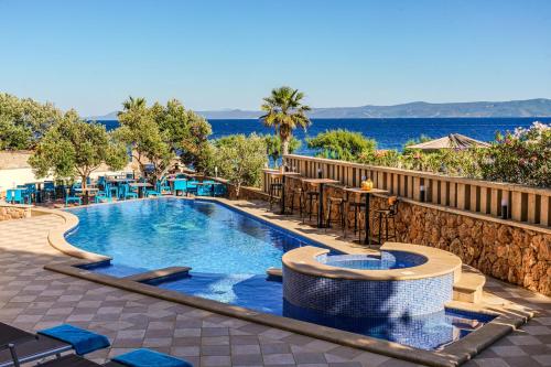 One-Bedroom Apartment with Sea View and Balcony image 3