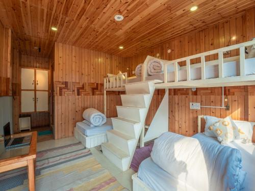 1 bunk bed