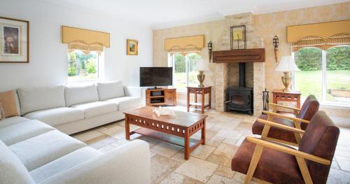 Stunning 4 bedroom country house - Hot Tub & Sauna, Glasgow (photo 9)