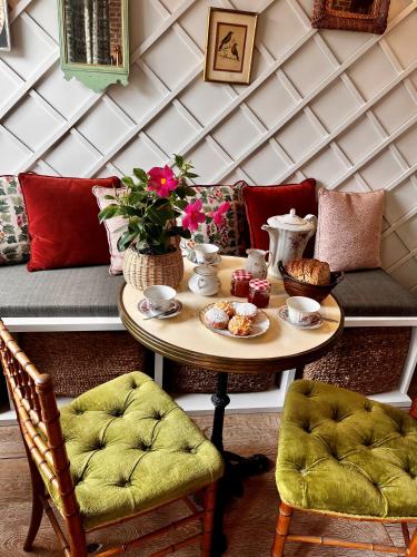 Паб/Коктейль-бар, Maison Mouche in Pont-l'Eveque