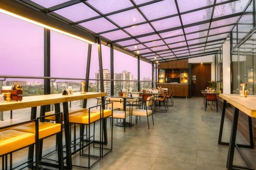 ห้องอาหาร, Marasa Sarovar Portico&nbsp; Rajkot in ราชโกฎิ