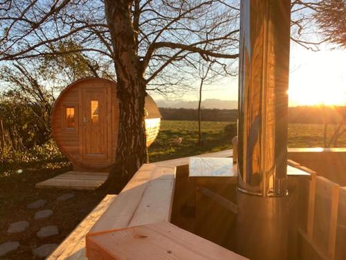 L'enclave Insolite - Cabanes avec Piscine et Bains Nordiques in Livron