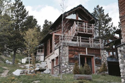 2 bedrooms, 5 beds