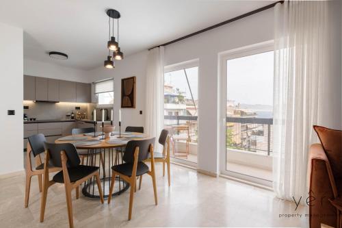 Seaside Luxury - 3 Min to Freatida Beach, Pireus