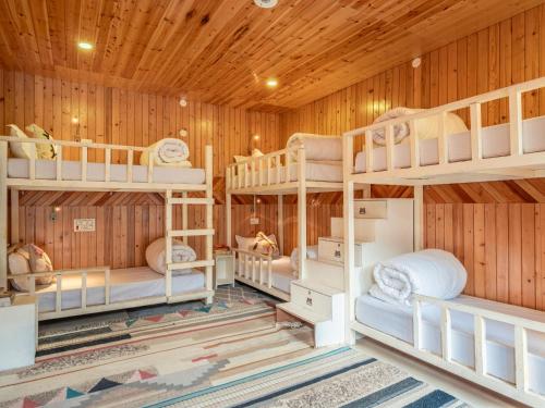 1 bunk bed