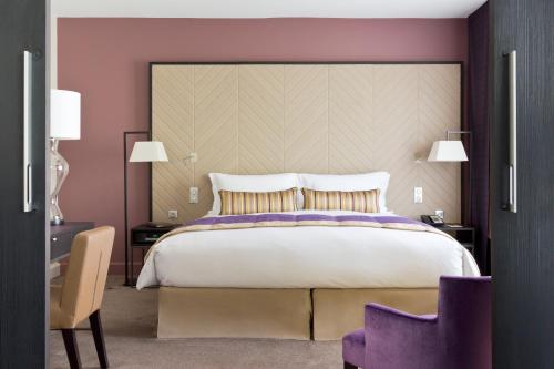 room detail thumbnail 1
