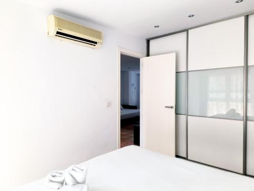 Apartment with Terrace image 6