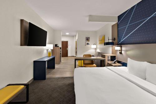 Comfort Suites Columbus East Broad in Columbus, USA
