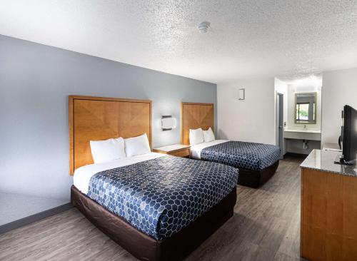 2 queen beds