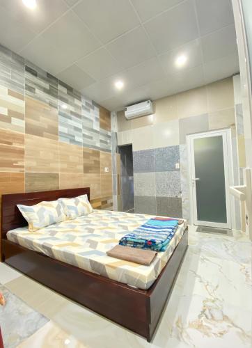 Deluxe Queen Room image 3