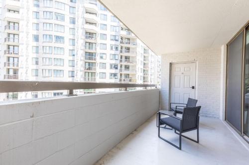 2BR Luxury Apartment Near DC & Airport in Arlington, USA