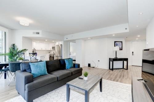 2BR Urban Oasis DC Access with Lux Comforts in Arlington, USA