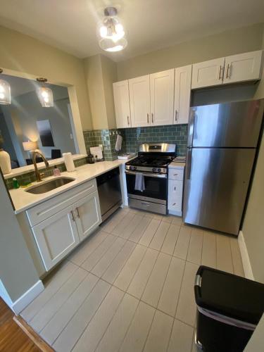 Studio Near Forest Park BJH STL Zoo in Tower Grove, USA