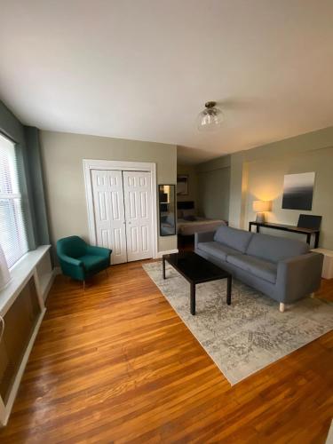 Studio Near Forest Park BJH STL Zoo in Tower Grove, USA