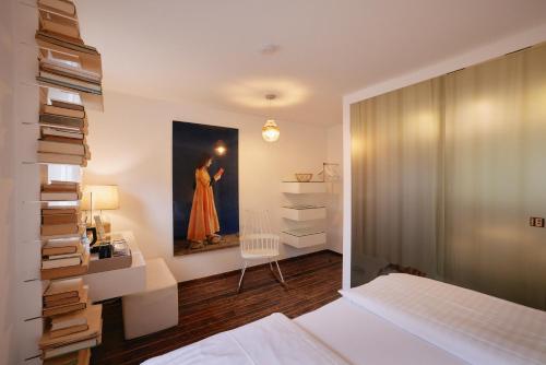 18Arts Hotel - image 14