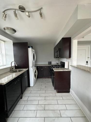 Cozy 1BR with W&D and Parking near BJH STL Zoo - image 3
