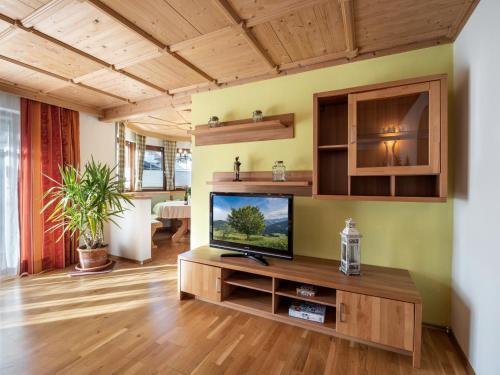 Apartment with Mountain View