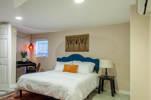 2-BR City Retreat Peace Privacy & Parking in Washington, USA