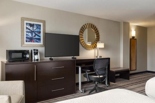 Holiday Inn Gaithersburg - image 13