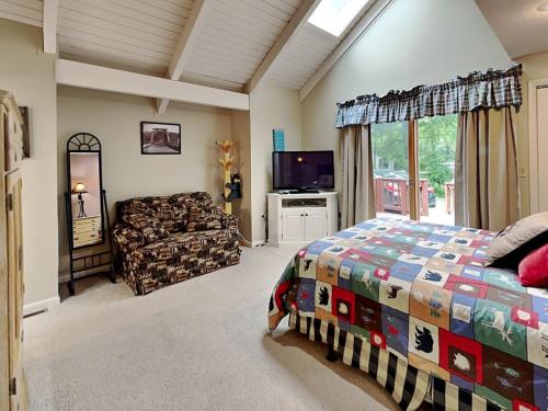 Bear Feet - Tap to explore photos