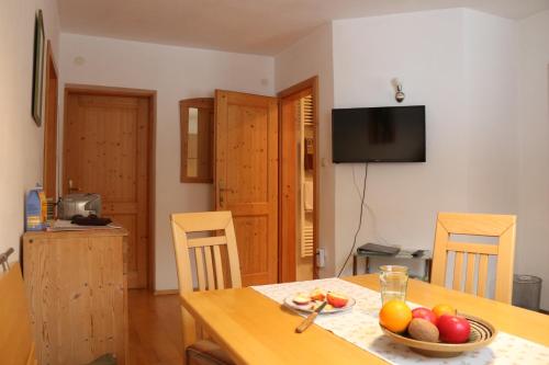2 bedrooms, 4 beds