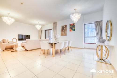 Spectacular 4 Bedroom Beachfront with Small Room - main image