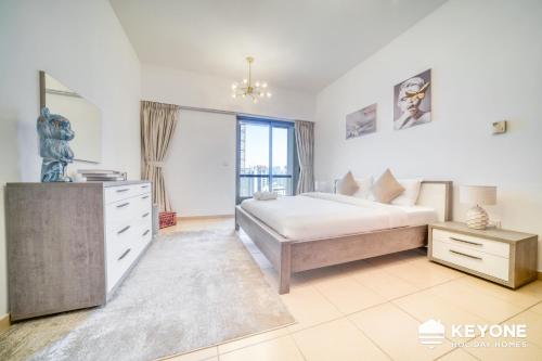 Spectacular 4 Bedroom Beachfront with Small Room - image 3