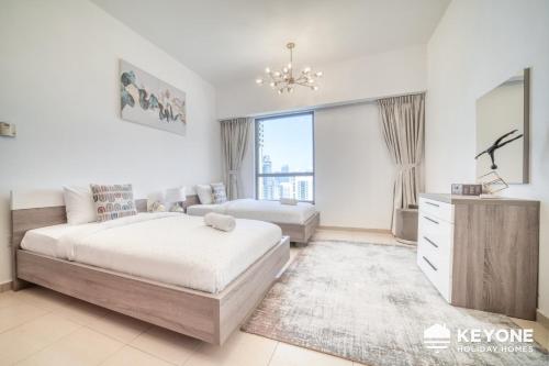 Spectacular 4 Bedroom Beachfront with Small Room - image 4