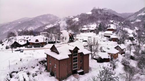 BAJKA, Crni Vrh (fotografie 2)