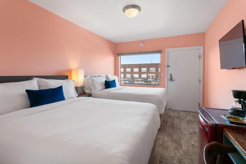 The Iris Motel in Mid City