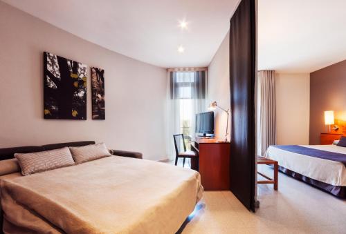 Hotel Granollers - Tap to explore photos
