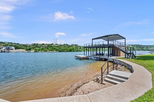 The Retreat on Lakeshore with Concierge Services in Marble Falls, USA