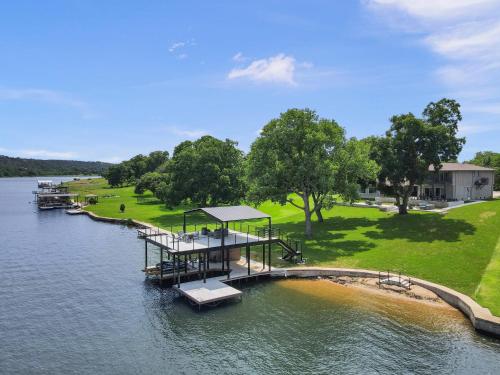 The Retreat on Lakeshore with Concierge Services in Marble Falls, USA