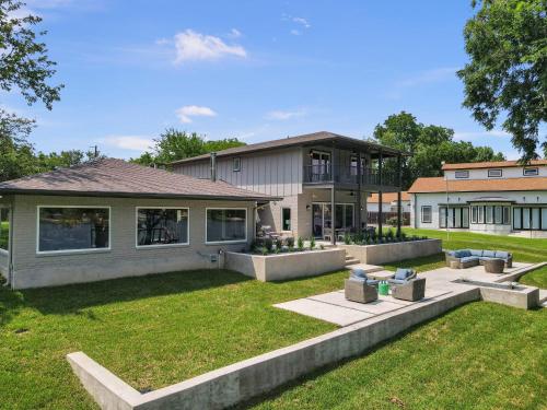 The Retreat on Lakeshore with Concierge Services in Marble Falls, USA