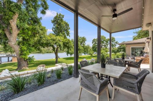 The Retreat on Lakeshore with Concierge Services in Marble Falls, USA