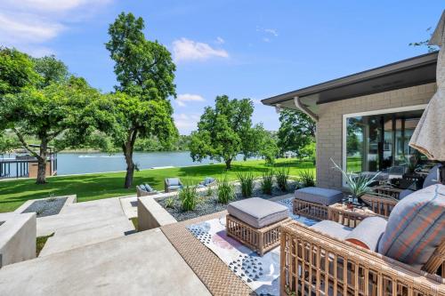 The Retreat on Lakeshore with Concierge Services in Marble Falls, USA