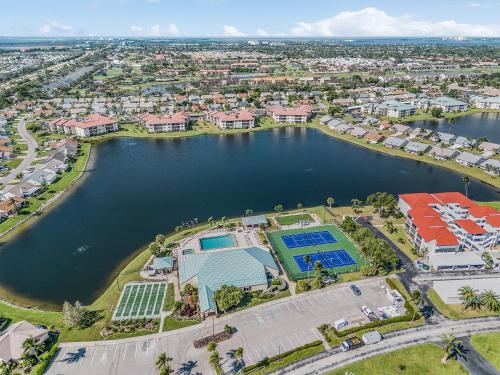 Cinnamon Cove #302- 11170 Caravel Cir- 15% off through Sept, 24' apts