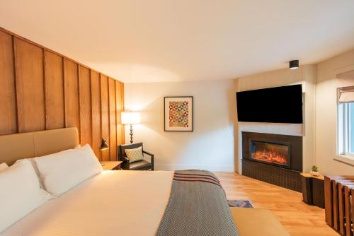 Rocky Waters Motor Inn - image 6