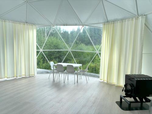 Bubble House glamping telk in Kiruvere