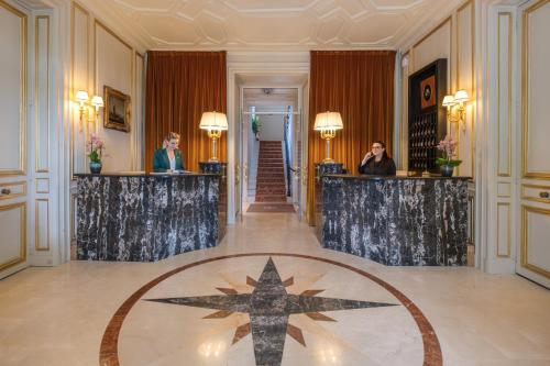 Lobby, Chateau De Rochecotte in Saint-Patrice