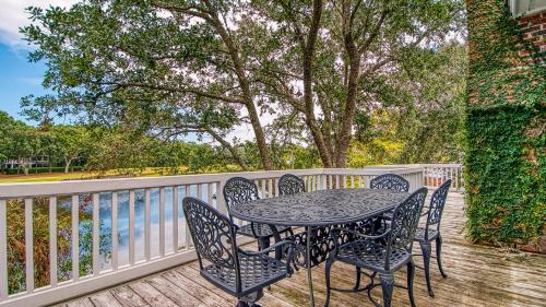 Stunning Marsh Lake Villa Perfect for Entertaining Sues Way villa in Georgetown, USA